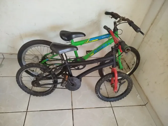 Duas Bicicletas infantil. Valor 250$