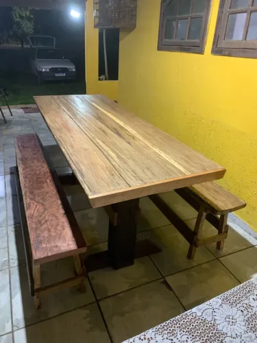 Mesa rústica de madeira
