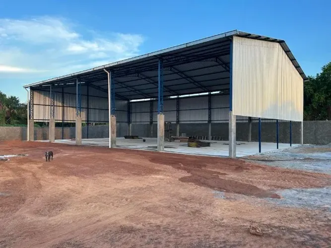 Aluga-se GALPÃO com escritório