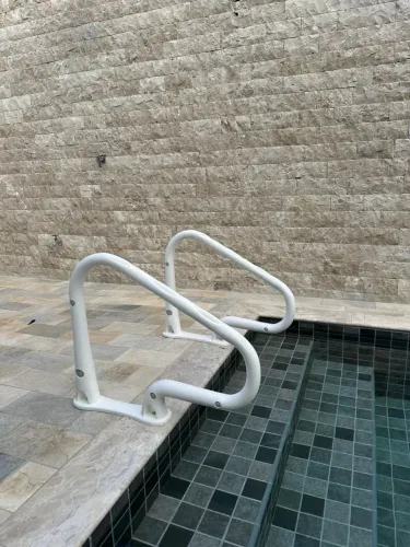 Corrimão para piscina