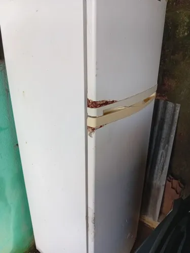 Geladeira quebrada pra concentrar