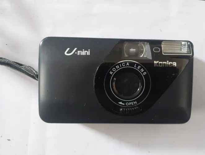 Máquina fotográfica konica mini Black. Usada