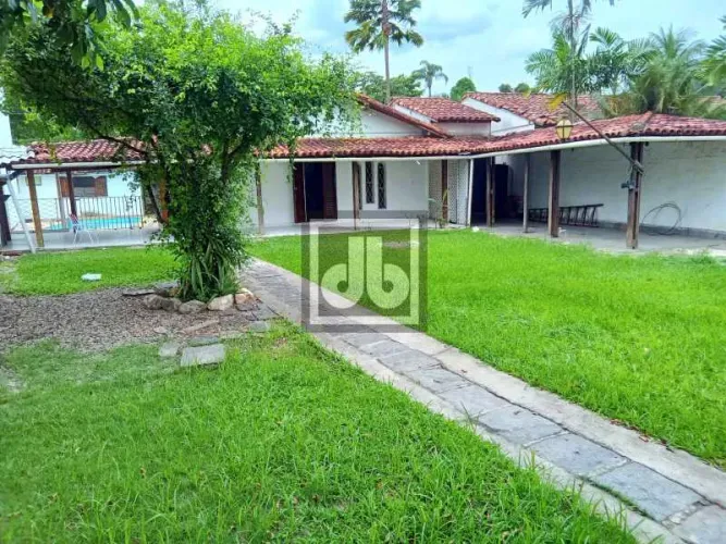 Freguesia-Excelente Casa Linear em Condomínio - Residencial - 3 quartos - Piscina. Agende 