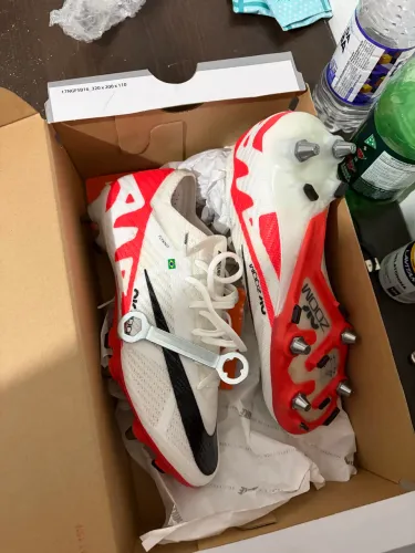 Chuteira Nike mercurial, trave mista