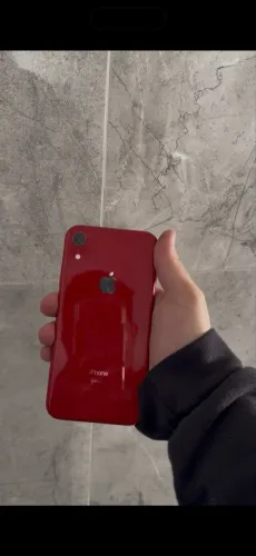 iPhone XR tela quebrado e trazeira trincada mais celular tá top derrubei aí quero vender 
