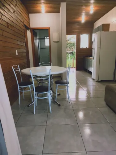 Alugo casa