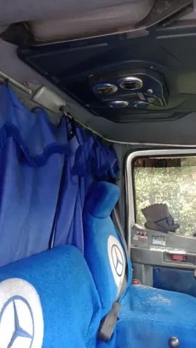 Caminhão Mercedes Benz