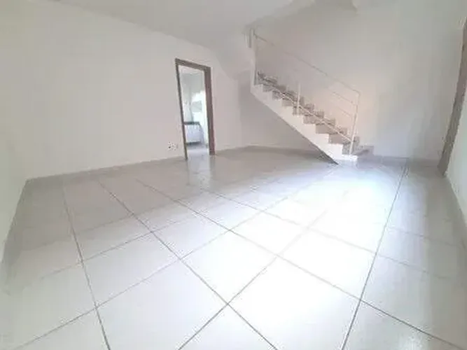 Casa Geminada 3 quartos - 2 banheiros - 1 vaga- 85m²