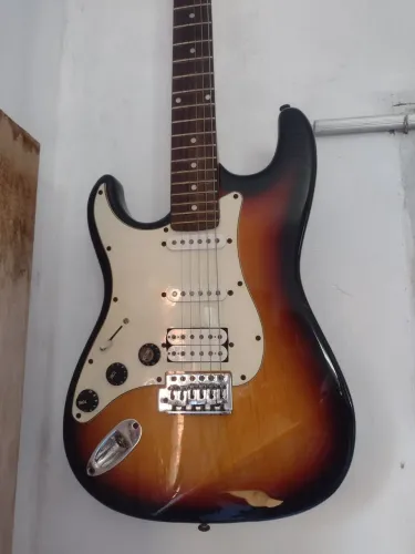 Vendo guitarra Eagles Canhoto 