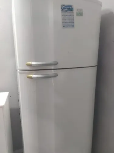 Vendo geladeira eletrolux 450 litros branca funcionando perfeitamente R$ 980,00
