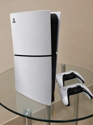 PlayStation 5 Slim Digital c/ 2 controles