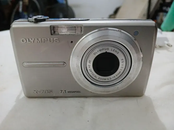Câmera fotográfica digital, OLIMPUS- X-785, 7.1 MEGAPIXELS.