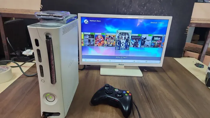 Exbox 360 arcade cheio de  jogos no HD de 500gb 