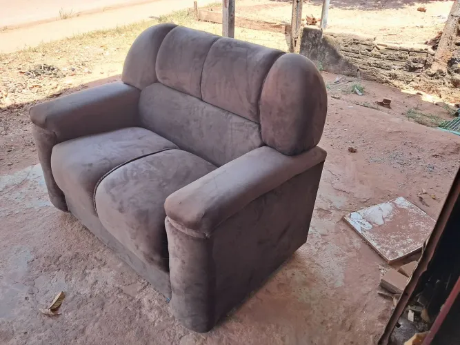 Sofa de 2 lugares acabei de reformar super forte e reforçado cor marrom