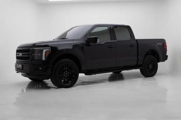 Ford F-150 Lariat Black 4X4 5.0 V8 2025