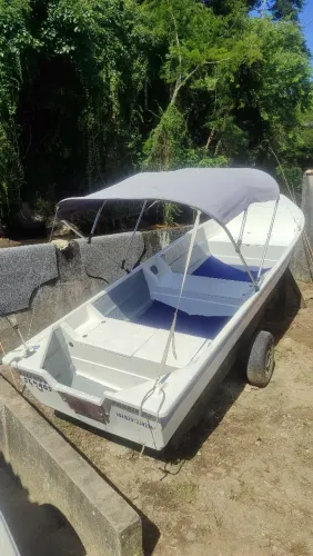 Vendo barco Artsol 5,30 motor de 30 HP e carreta.
