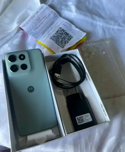 Moto G56 2025 256 GB 8+8 de Ram, vendo ou troco por inferior apenas com volta