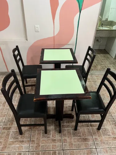Mesas com cadeiras p/restaurante