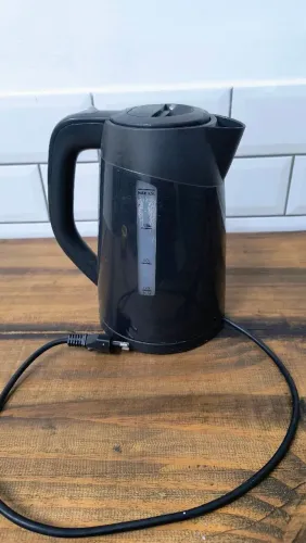 Chaleira elétrica Black and Decker 