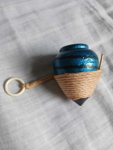 brinquedo pião de espuma sintética