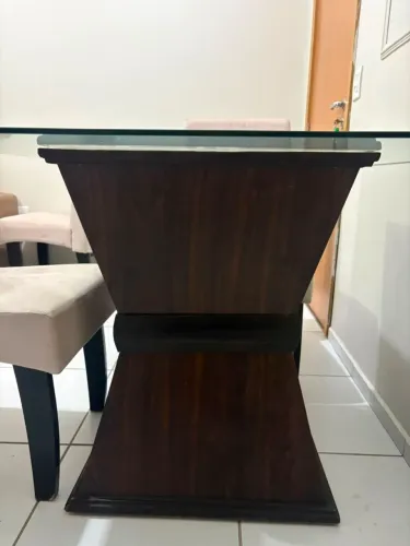 Mesa para o jantar acompanha 3 cadeiras