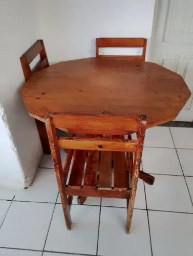 MESA REDONDA DE MADEIRA
