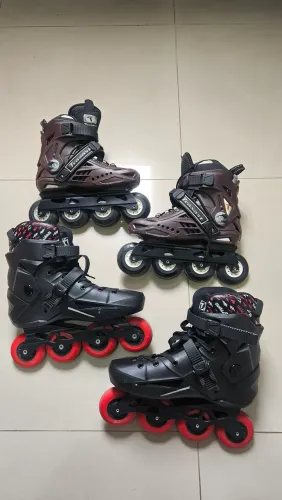Par Patins Traxart Freestyle Abec 9 + Capacetes + kits proteção.