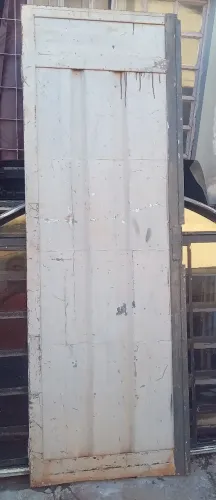 Portão social fechado 