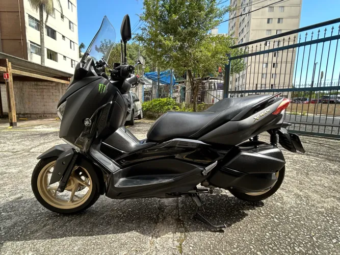 Xmax 250 2021 preta