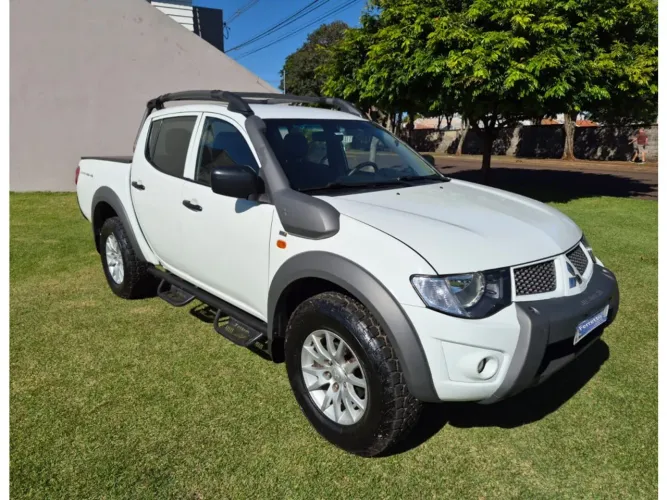 Mitsubishi L200 Triton Savana 3.2 CD TBI Dies. Mec. 2016