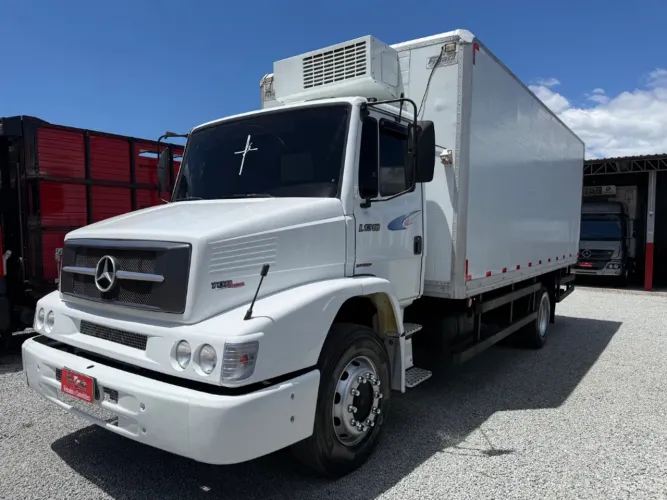 MB L-1318 BAÚ REFRIGERADO