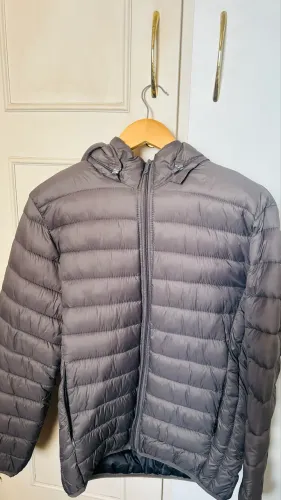 Jaqueta puffer cinza