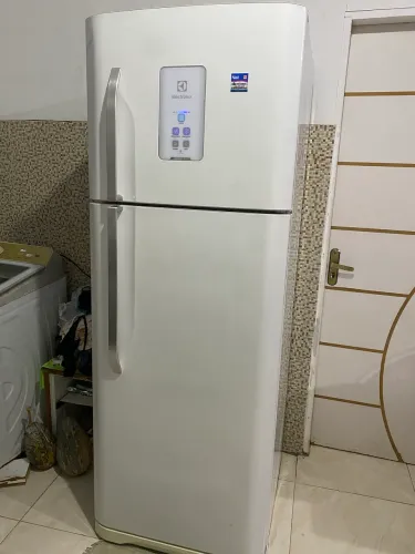 Geladeira Electrolux grande 