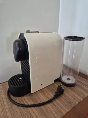 Cafeteira Nespresso C50 110v (usada)