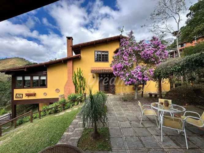 Casa com 3 dormitórios à venda, 189 m² por R$ 980.000,00 - Vargem Grande - Teresópolis/RJ
