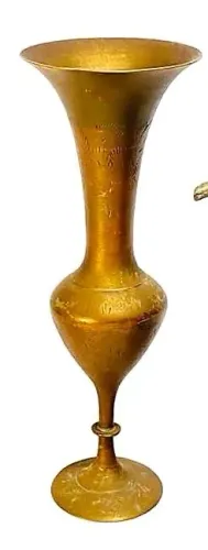 Vaso floreira indiano em metal patinado, ricamente cinzeladas decorado em baixo relevo*