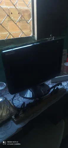 MONITOR SAMSUNG COM SUPORTE E CABOS EM BOAS CONDIÇÕES 