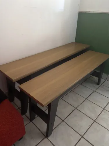 02 Bancos em MDF! Em ótimo estado 
