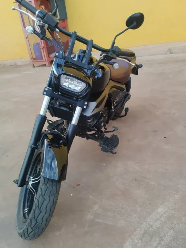 Moto esportiva toda revisada