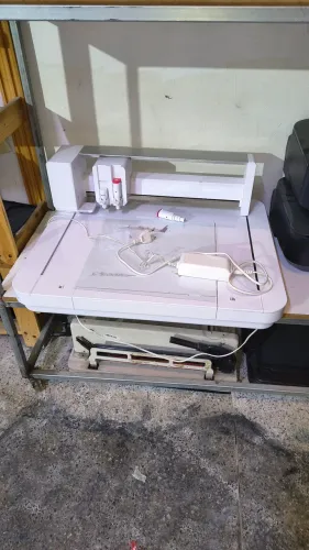 Máquina de corte e gravação silhouette curio 2