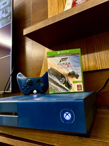 XBOX ONE EDICAO ESPECIAL FORZA 500GB + CONTROLE DA EDIÇÃO ESPECIAL + 2 JOGOS DE BRINDE