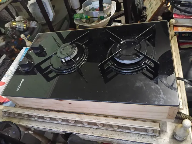 Cooktop a gás de 2 bocas da marca Suggar...