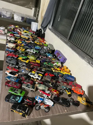 HOT WHEELS & MINI CARS DISPONÍVEIS 