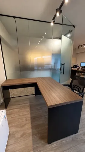 Mesa em L para escritorio