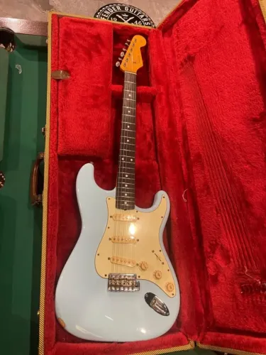 Guitarra Fender Stratocaster Japonesa ST62 Captadores Van Zandt