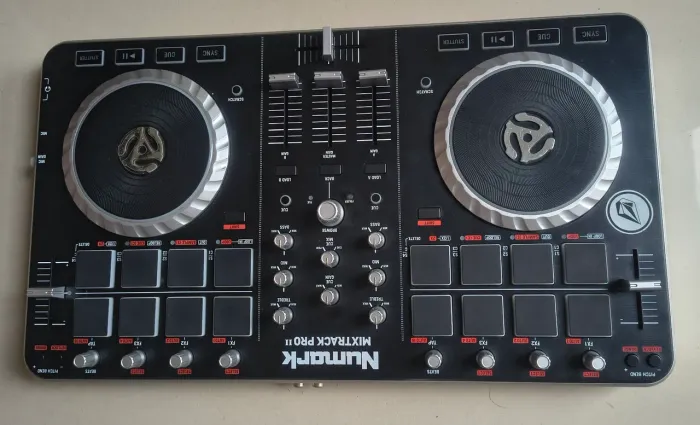Vendo Controladora Numark Mixtraik Pro II