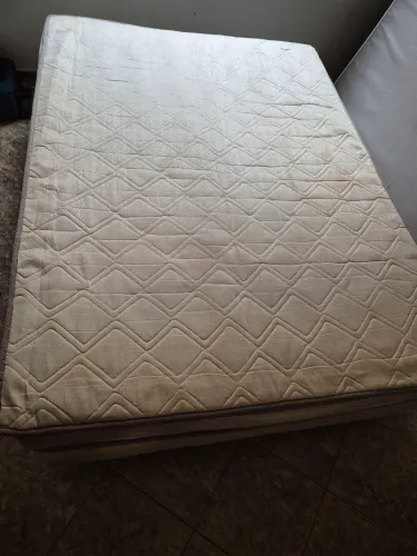 Cama casal com colchão