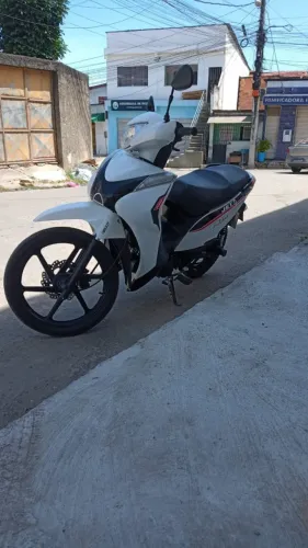 Vendo JETx 2022 semi-nova toda quitada só peg e ronda