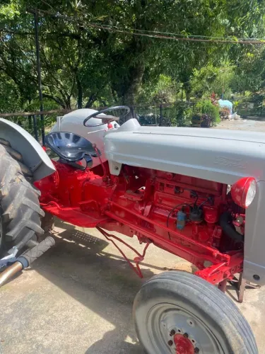 Trator Ford 1950 reformado relíquia 