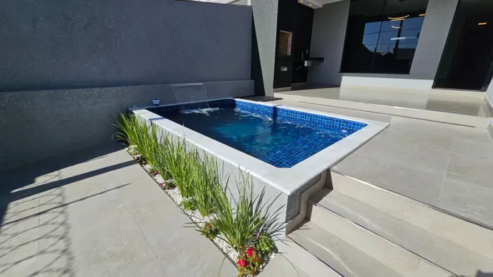 Casa nova com suite e piscina no Jardim simus